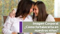 Niña y su madre sentadas en una banca, sonriendo viéndose una a la otra