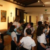 Estudiantes en museo