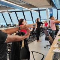 Funcionarios se levantan varias veces al día y realizan pausas activas