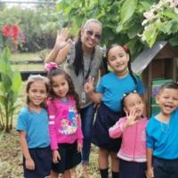 Docente de preescolar enseña a estudiantes a cuidar el ambiente con proyecto de abejas 