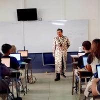 Ministra de Educación acompaña a estudiantes en Prueba Nacional Estandarizada de Lenguas Extranjeras 
