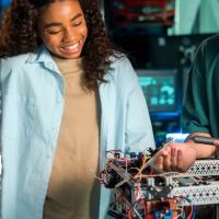 15 de julio, Día de la Educación Técnica y formación profesional.   Frase 2024: La educación técnica le permitirá a las personas incorporarse al mundo del trabajo y continuar sus estudios en educación superior.