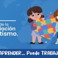 Se observa un niño y una niña con un fondo de color azul.