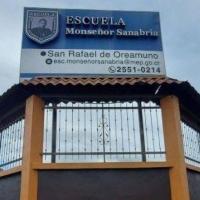 Escuela de Cartago donde laboran oficiales con vocación