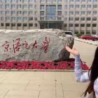 Foto muestra a estudiante costarricense que actualmente está en China