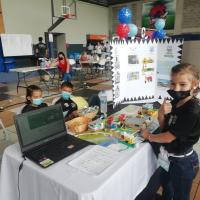 Estudiantes presentan proyecto en róbotica y ganan