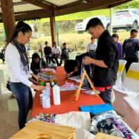 feria de productos elaborados por jóvenes