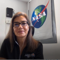 Sandra Cauffman estudió su primaria y secundaria en educación pública