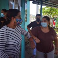 Ministra de Educación visita zona de Turrialba