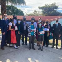 Comunidad educativa le da la bienvenida al curso lectivo