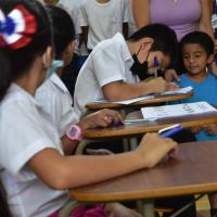 Estudiantes de la Escuela Costa Rica, Barrio México.
