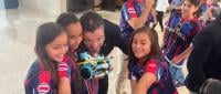 estudiantes con Rodrigo Chaves