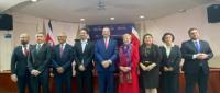 Ministra de educación con Presidente de Costa Rica 