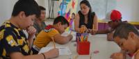 niños escribiendo