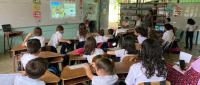 Estudiantes en clases de plan piloto