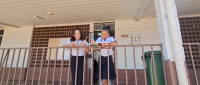 Estudiantes creando cuentos 