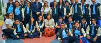 Grupo de estudiantes posan con los jerarcas del Poder Ejecutivo