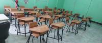 Comunidad se organiza y dejan pupitres como nuevos