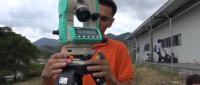 Estudiante de topografía