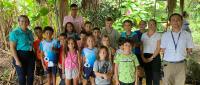 Estudiantes de Península de Nicoya participan en liberación de lapas rojas
