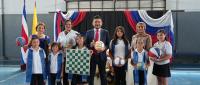 Emiratos Árabes Unidos dona implementos deportivos a centros educativos costarricenses