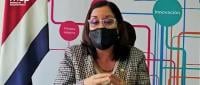 Imagen muestra a Ministra de Educación dando mensaje de la educación combinada