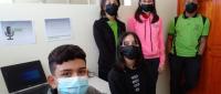 Estudiantes se comunican con radioemisora 