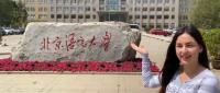 Foto muestra a estudiante costarricense que actualmente está en China