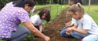 Estudiantes construyen su aprendizaje a través de la naturaleza 