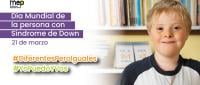 Un niño sonriendo para el día de Síndrome de Down