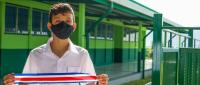Estudiante en nuevas instalaciones