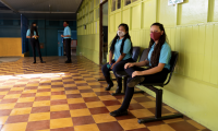 Estudiantes de secundaria en el centro educativo