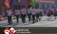 Captura de la pantalla de un video donde se mustran una serie de personas marchando en la calle sosteniendo banderas de Estados Unidos