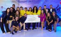 ganadores con sus acompañantes