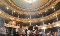 Estudiantes en las butacas del Teatro Nacional de Costa Rica