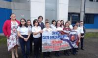 niños de la Escuela Cleto González Víquez con su profesora