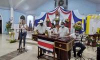 Ensamble de marimba en una capilla