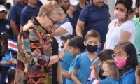 Ministra con niños
