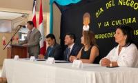 invitados en acto cultural y entrega de recursos