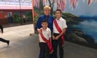 Ministra con estudiantes