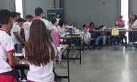 Estudiantes en el salón donde se desarrolló el Rally STEAM