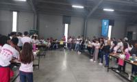 Estudiantes en el salón donde se desarrolló el Rally STEAM