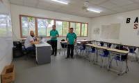 estudiantes con profesor