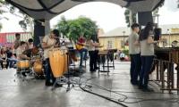 banda de percusión de estudiantes 