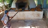 señor cocinando