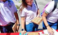 Jóvenes descubren que la lectura es divertida