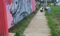 El Colegio Técnico Profesional de Guararí, en Heredia tiene hermosos murales que rodean la institución y evocan aspectos representativos de la comunidad como sus 23 especies de flora, fauna y espacios de paz.