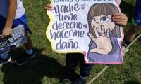 Comunidad educativa realiza caminata por la paz