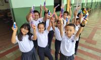 450 estudiantes de la Escuela Juan Rafael Mora Porras participan del “lavatón” y concientizan sobre la Semana de la Salud Bucodental