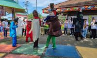 Estudiantes de primaria y secundaria de los cantones de Sarchí, Naranjo, Palmares, Zarcero y San Ramón mostraron sus habilidades artísticas y musicales mediante diversas presentaciones en el marco del Día Internacional de la Música, que se conmemoró el pasado 21 de junio.   Del 17 al 21 de junio se realizó una actividad por día en cada uno de los parques centrales de cada cantón.  Se desarrolló toda una manifestación musical en el que las personas espectadoras disfrutaron de pasacalles con cimarrona, ensamb